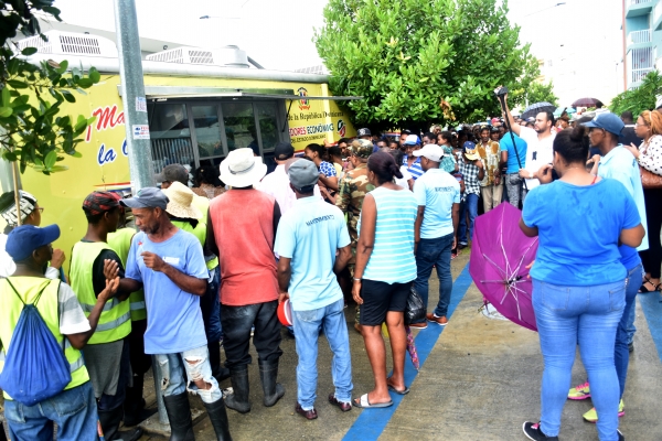Gobierno abre centro de expendio de alimentos en La Nueva Barquita
